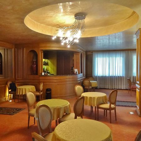Hotel Pagoda Леньяно Экстерьер фото